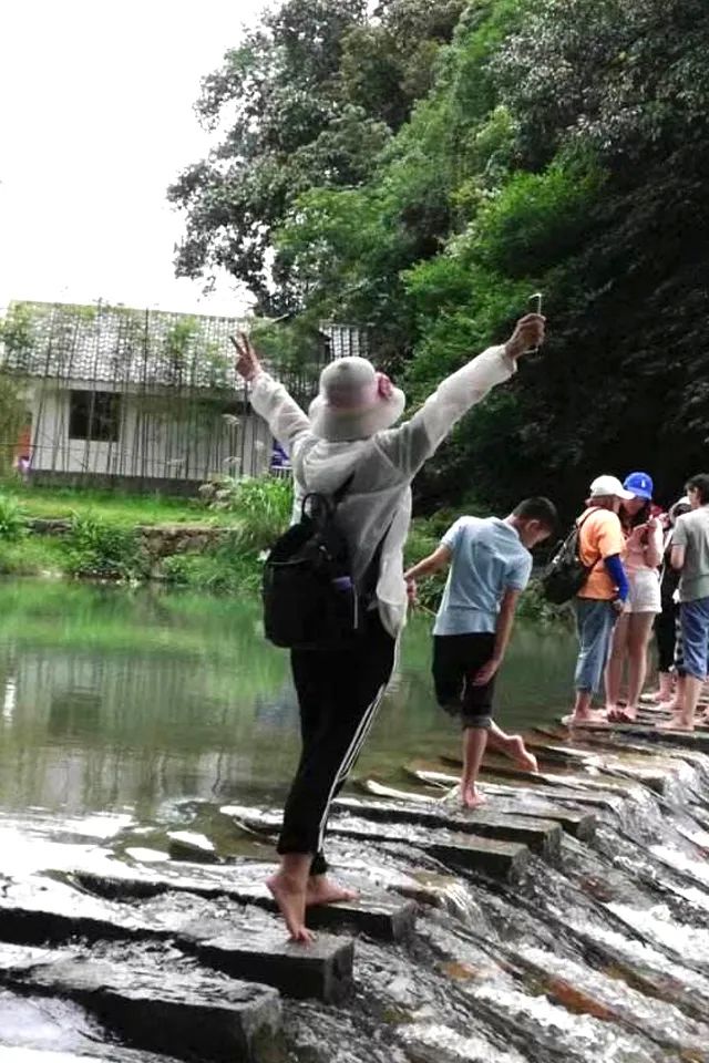 DƬ